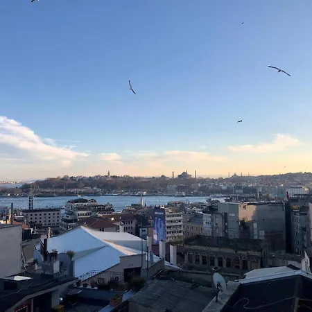 Historical Flat In Galata - Tatar Beyi Street - Tra 2026 Award-winner *