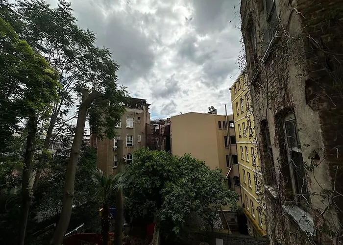 アパート Historical Flat In Galata - Tatar Beyi Street - Tra 2026 Award-winner イスタンブール