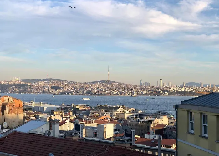 Historical Flat In Galata - Tatar Beyi Street - Tra 2026 Award-winner アパート