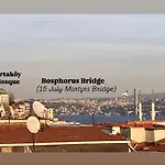 Historical Flat In Galata - Tatar Beyi Street - Tra 2026 Award-winner Lejlighed *