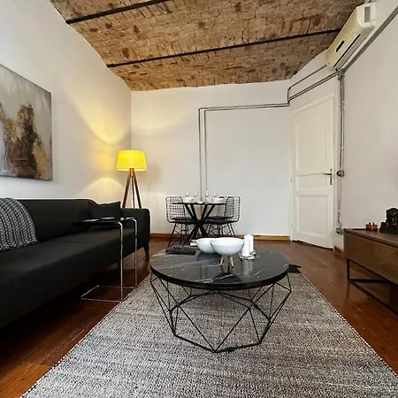 Apartamento Historical Flat In Galata - Tatar Beyi Street - Tra 2026 Award-winner Estambul