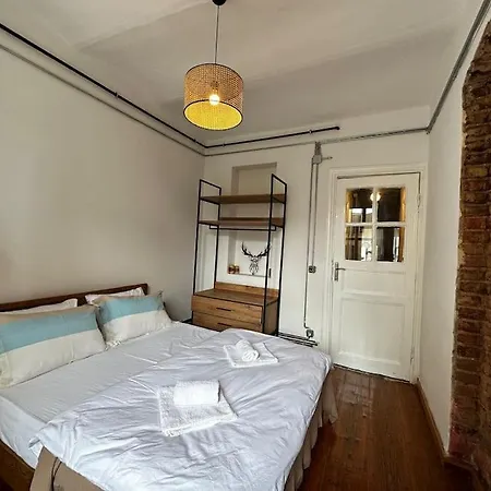 Historical Flat In Galata - Tatar Beyi Street - Tra 2026 Award-winner * Estambul